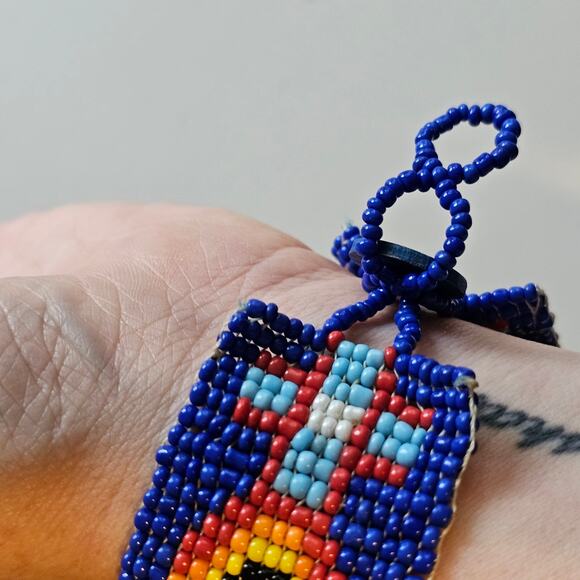 Vintage Native American Seed Bead Bracelet Blue with Diamond Pattern - Picture 2 of 7